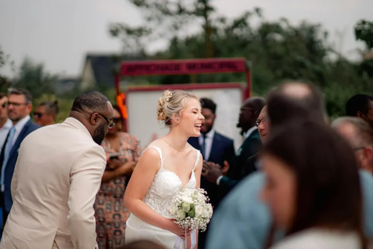 Draguer à un mariage : séduire avec tact et justesse