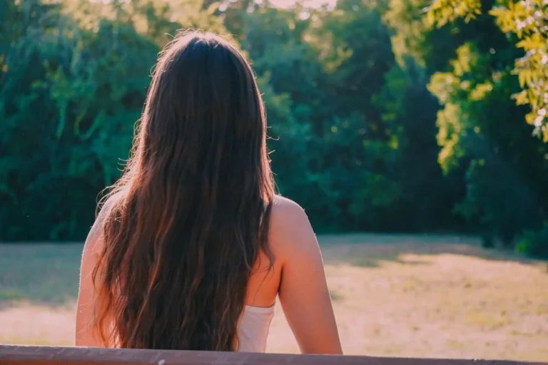 Cheveux bruns : nuances, coloration et entretien