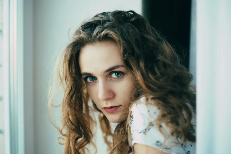 Cheveux ondulés : les comprendre et en prendre soin