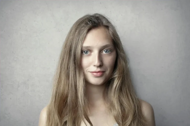 Cheveux vanille : le blond crème qui réchauffe le teint