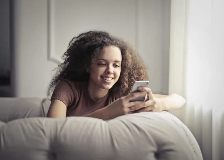 Draguer par SMS : entretenir une vraie conversation