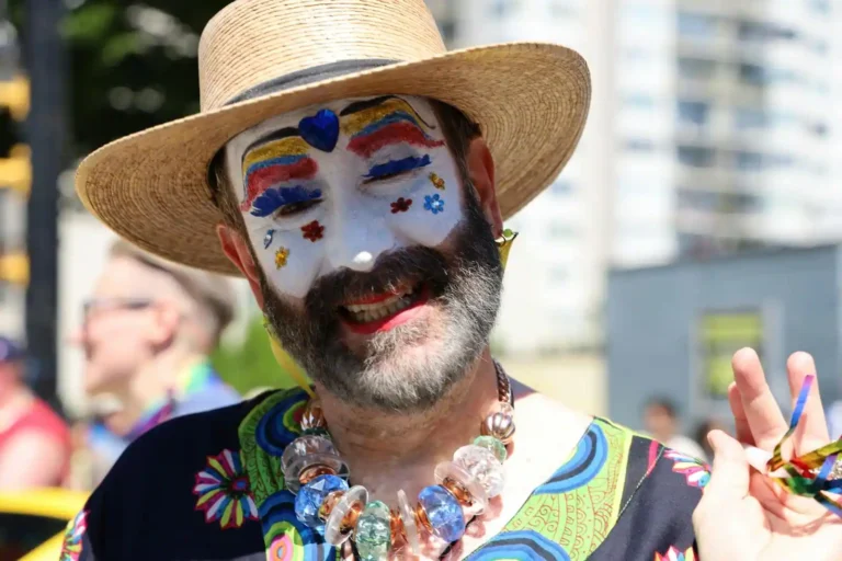 Maquillage de clown : matériel, étapes et résultat net