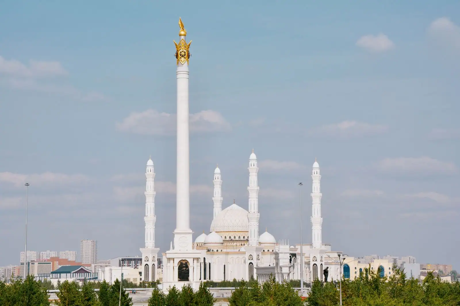 Grande mosquée contemporaine à Astana, au Kazakhstan