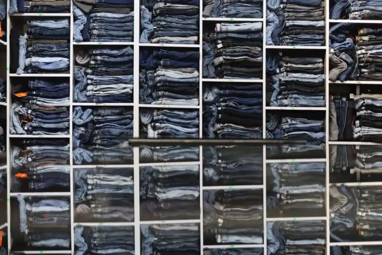 Vêtements Leclerc : que trouve-t-on vraiment dans le rayon textile ?