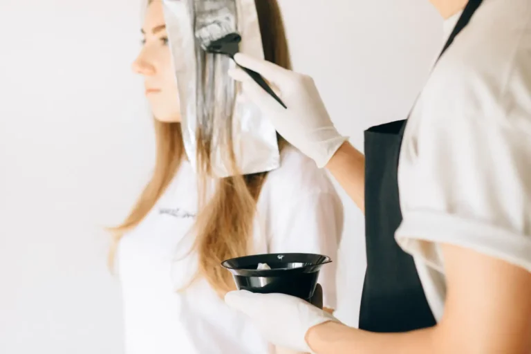 Cheveux blonds : choisir sa nuance et tenir la couleur
