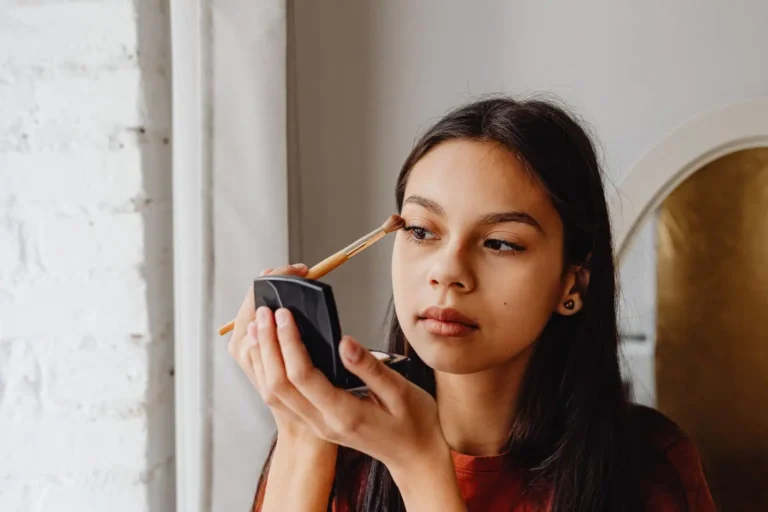 Tuto maquillage : comprendre la méthode et l&rsquo;adapter à son visage