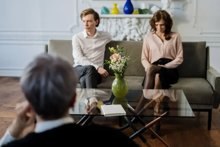 Manque de communication dans le couple : ce qui l&rsquo;entretient et comment le désamorcer